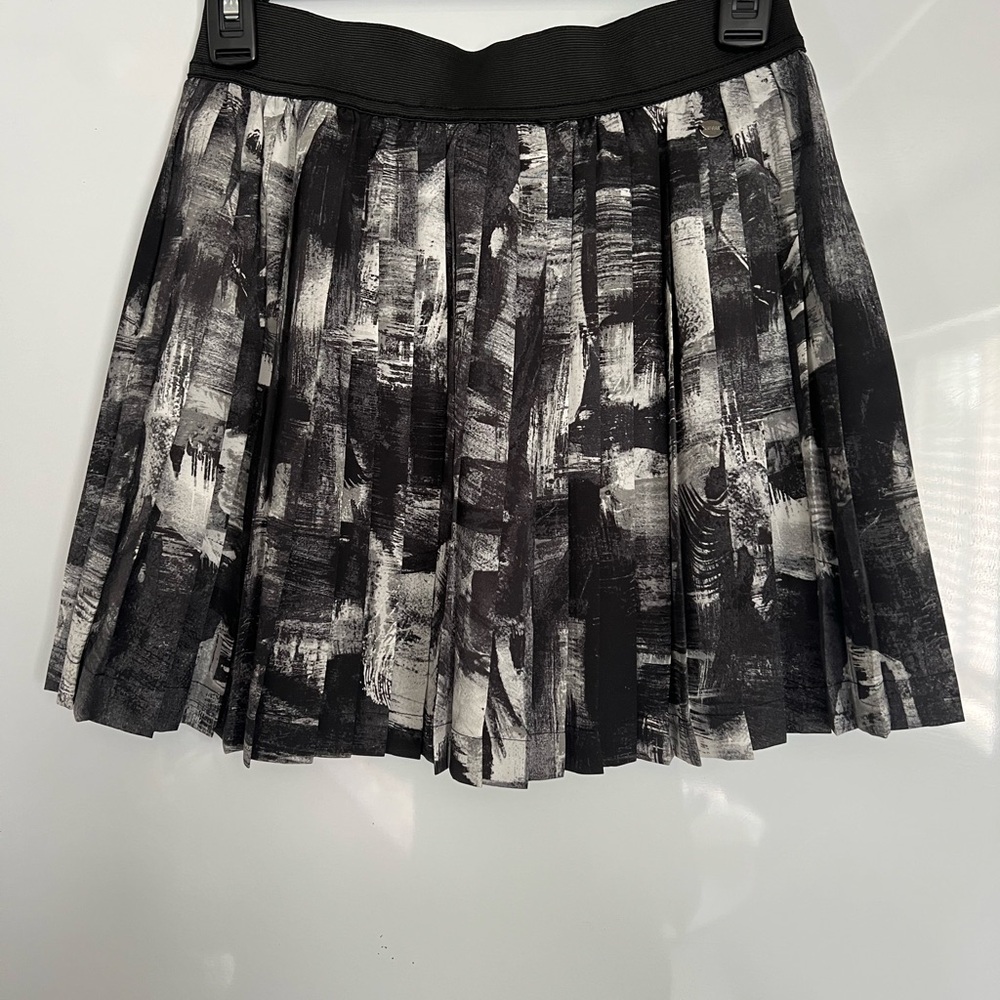 NWT Guess Pleated Mini Skirt- Black White and Gray-SZ Small